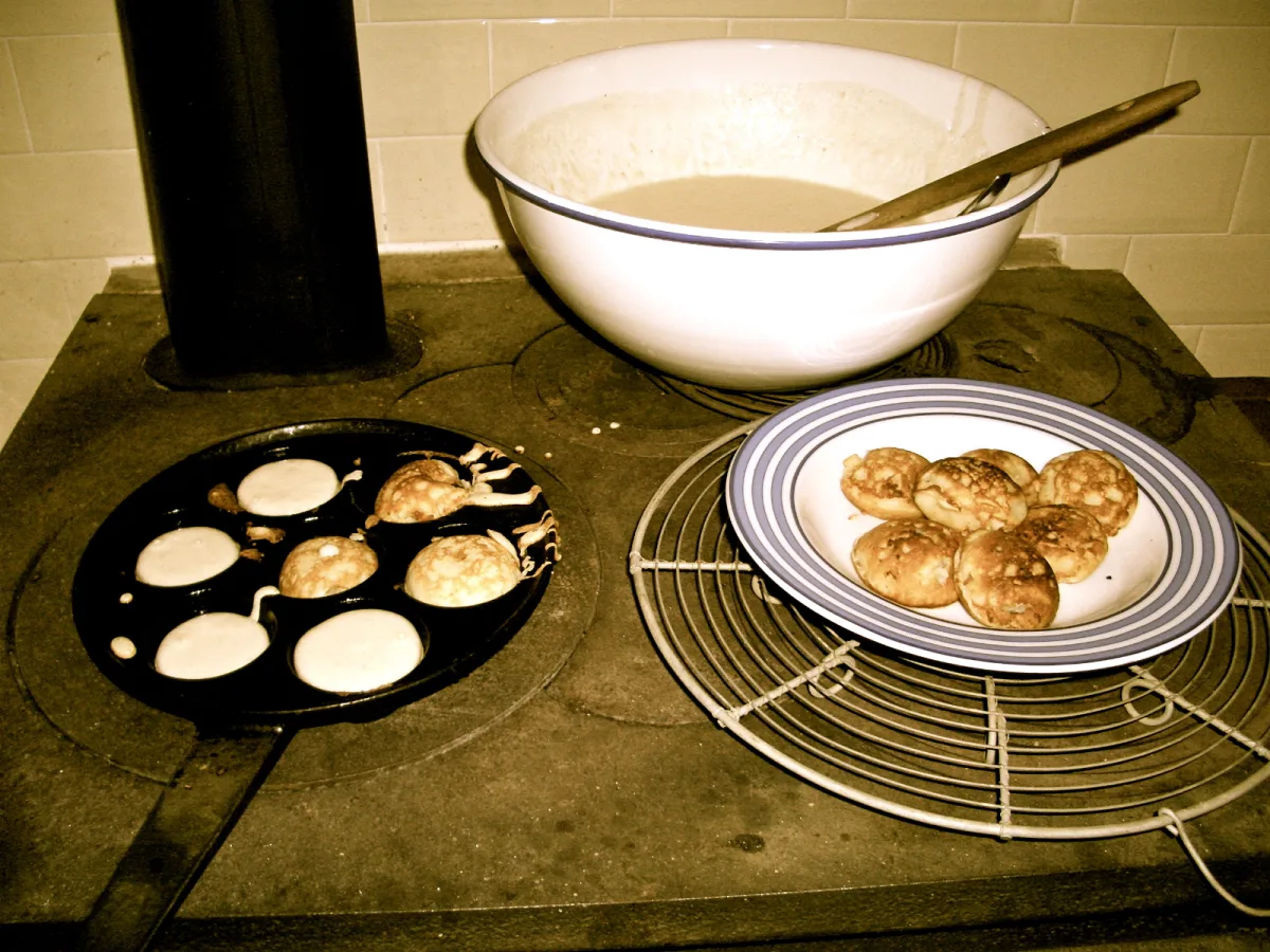 Æbleskiver — gogoși daneze sferice