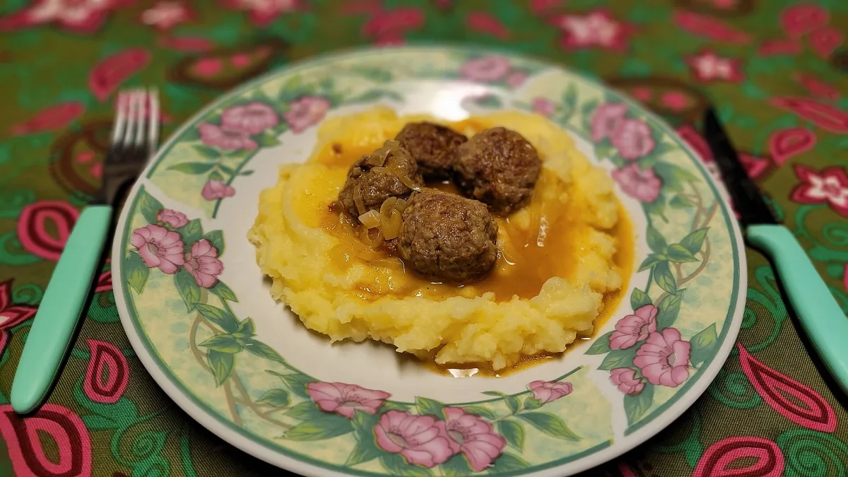 Albóndigas — chiftele spaniole în sos