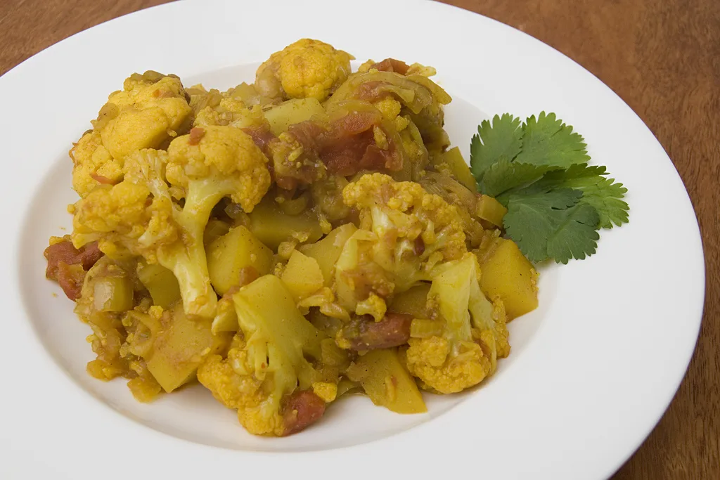 Aloo gobi cu cartofi și conopidă