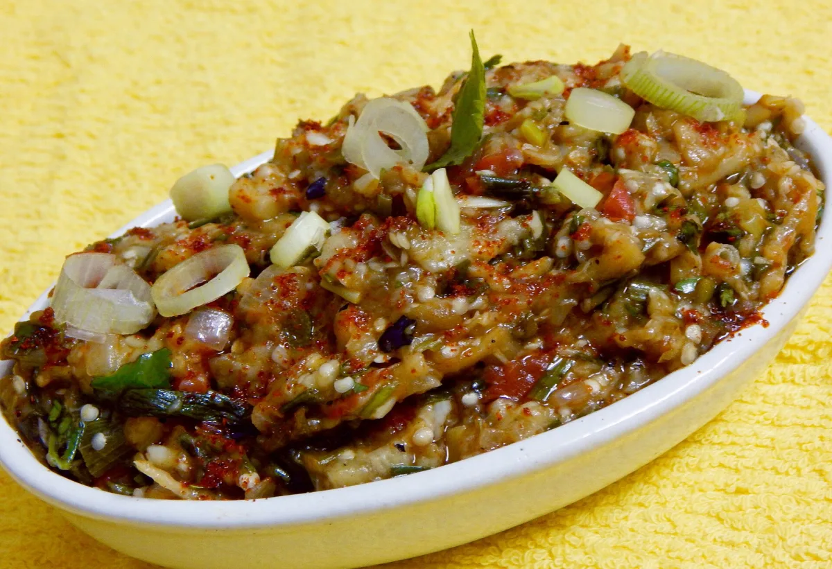 Baingan bharta — vinete indiene la foc