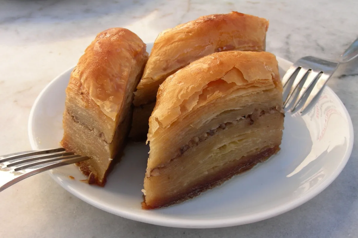 Baklava cu nucă și sirop