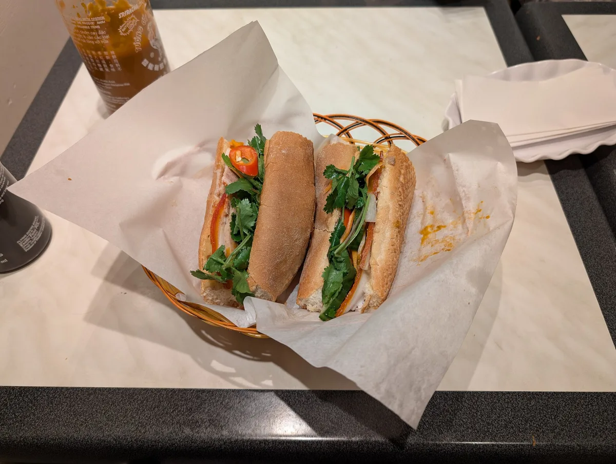 Banh mi — sandviș vietnamez
