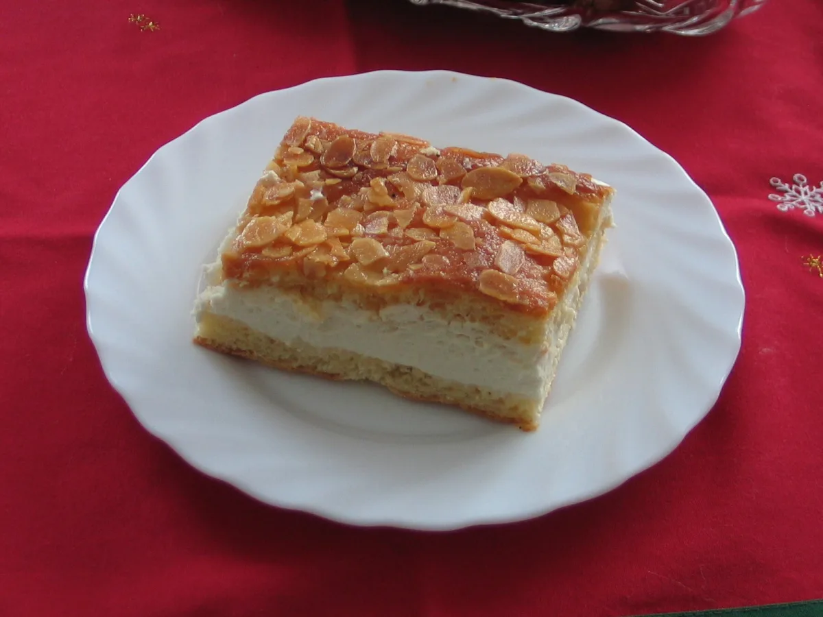 Bienenstich — prăjitura „mușcătura albinei"