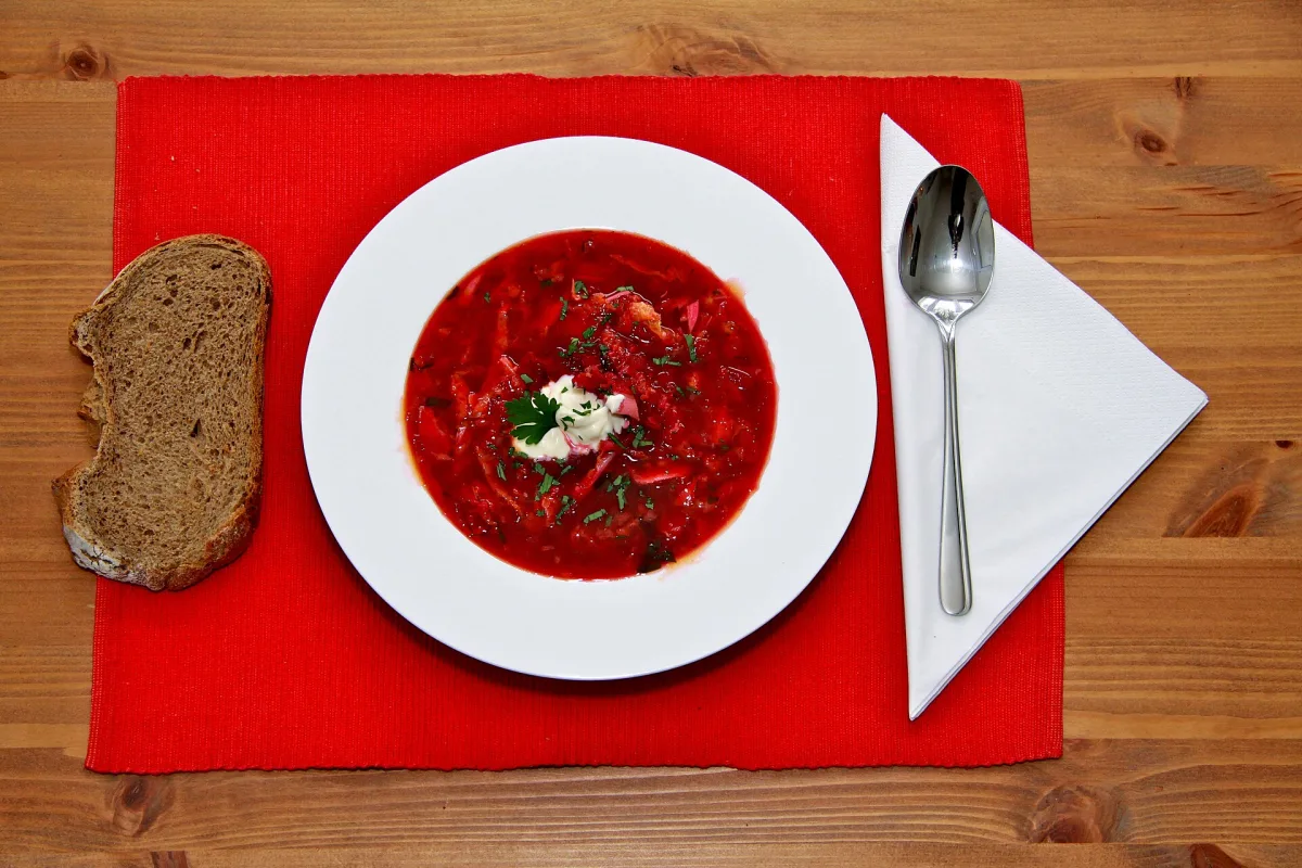 Borș rusesc (Borscht) cu sfeclă