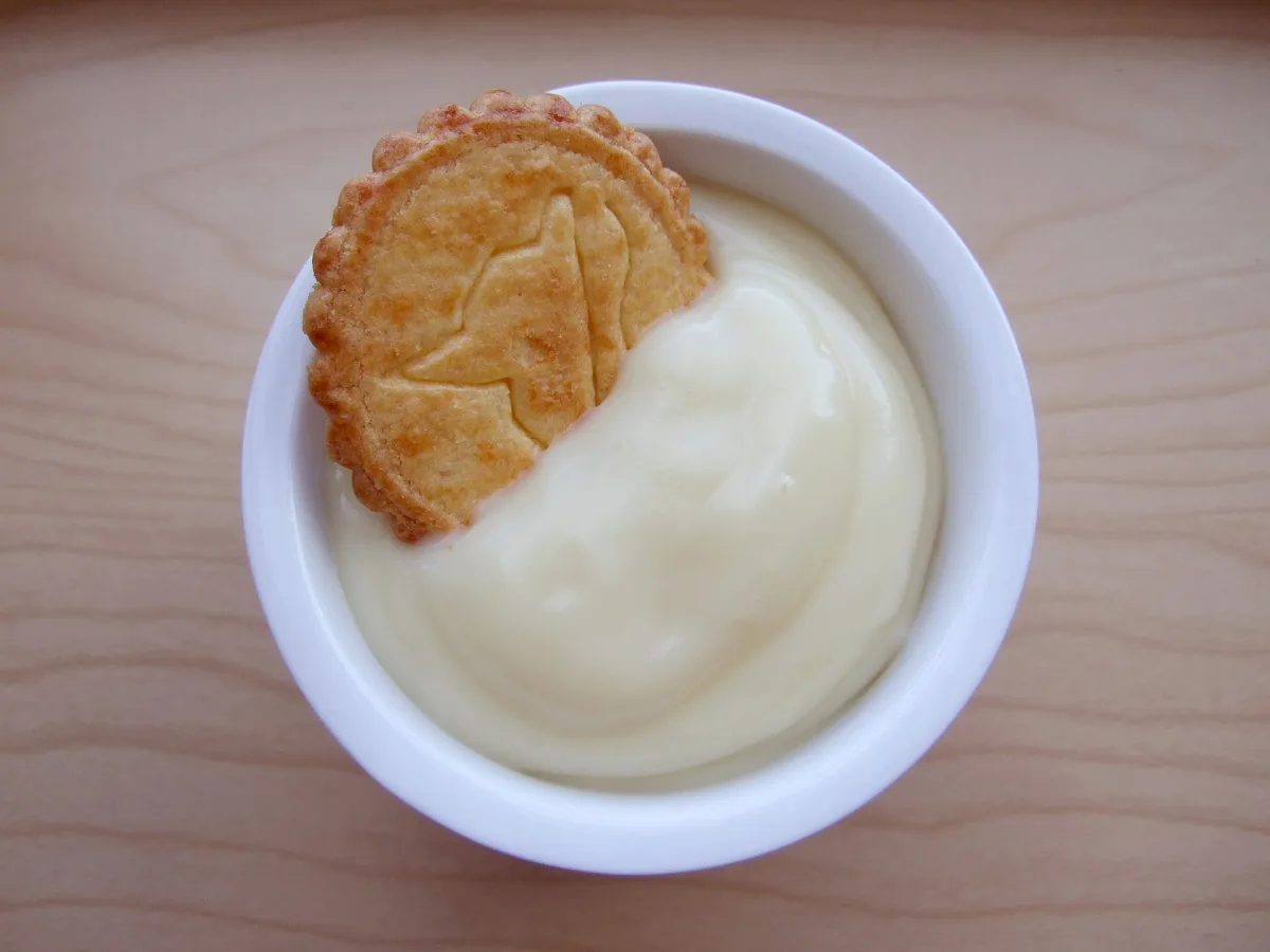 Budincă de vanilie cu biscuiți