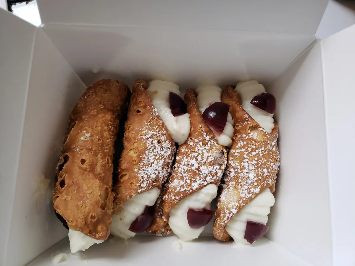 Cannoli siciliene cu ricotta