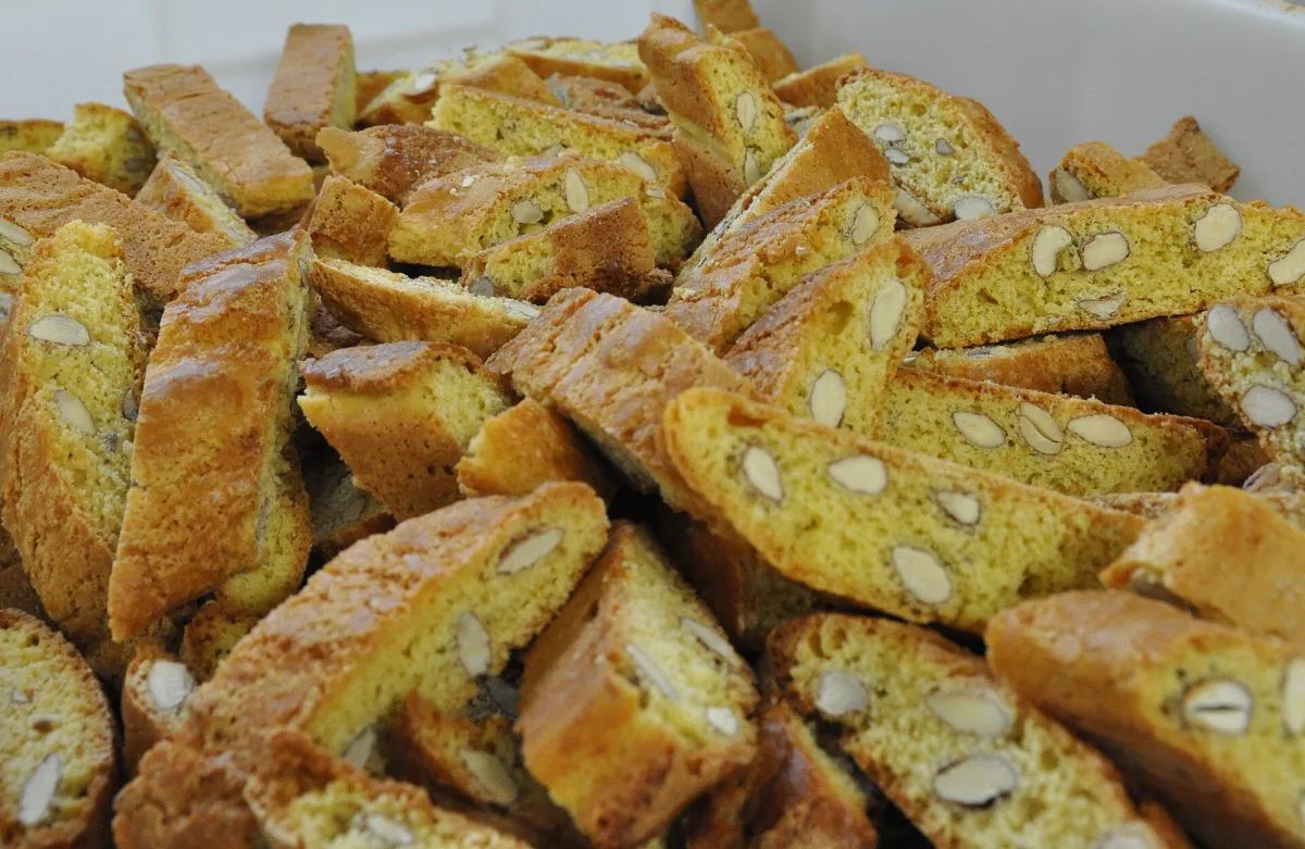 Cantucci cu migdale (biscotti)