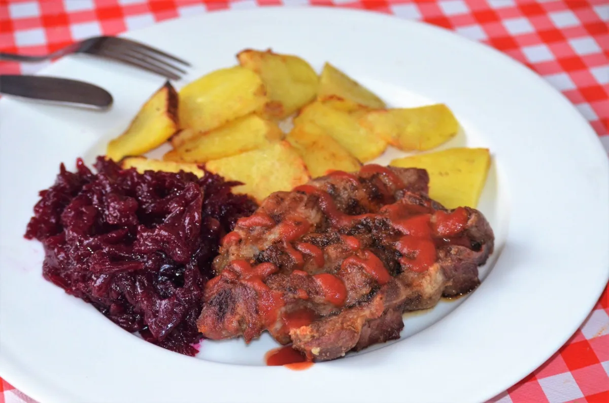 Ceafă de porc la grătar, fragedă