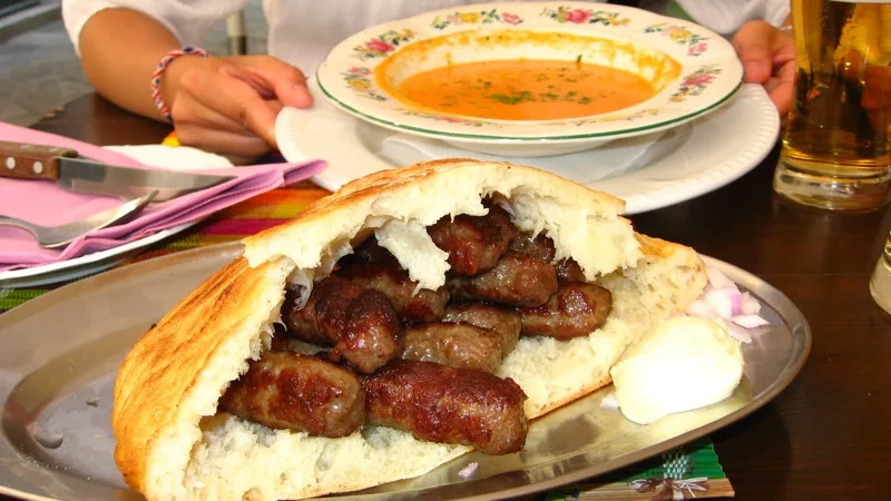 Ćevapi — cârnăciori balcanici