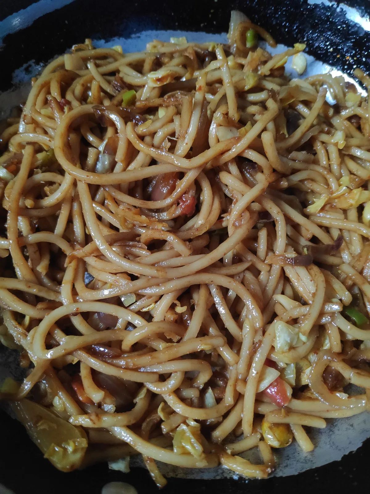 Chow mein cu legume și pui