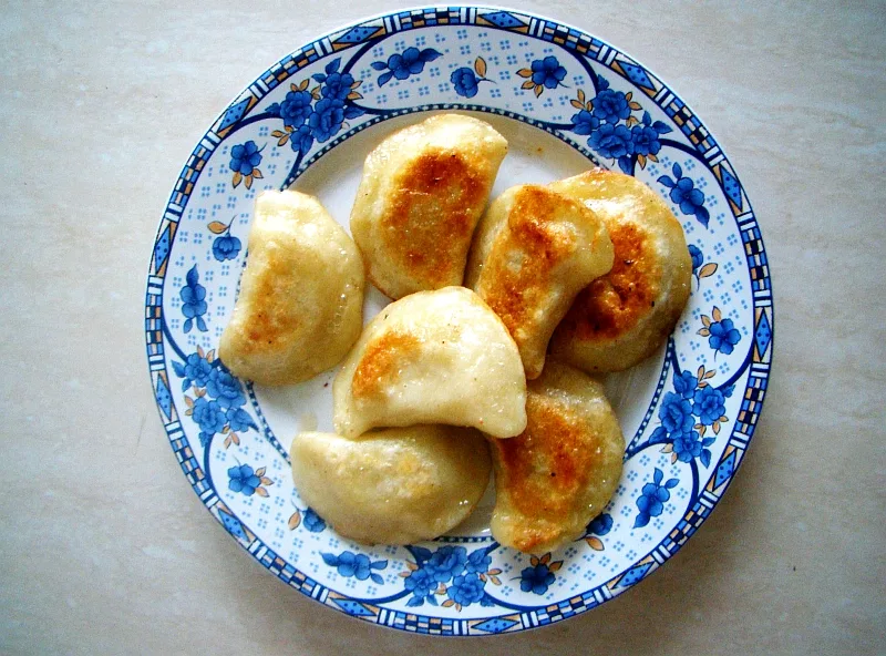 Colțunași cu prune și scorțișoară