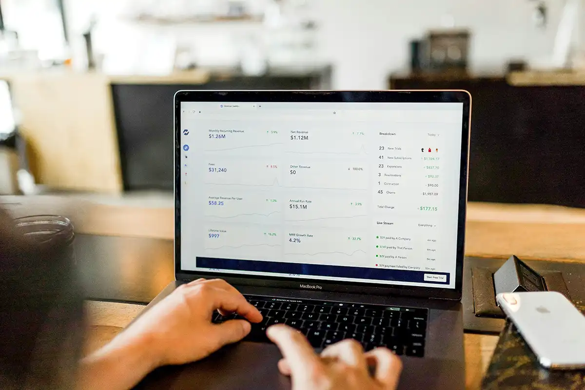 Comenzi online de mâncare – ce anunțuri găsești pe platformele gratuite