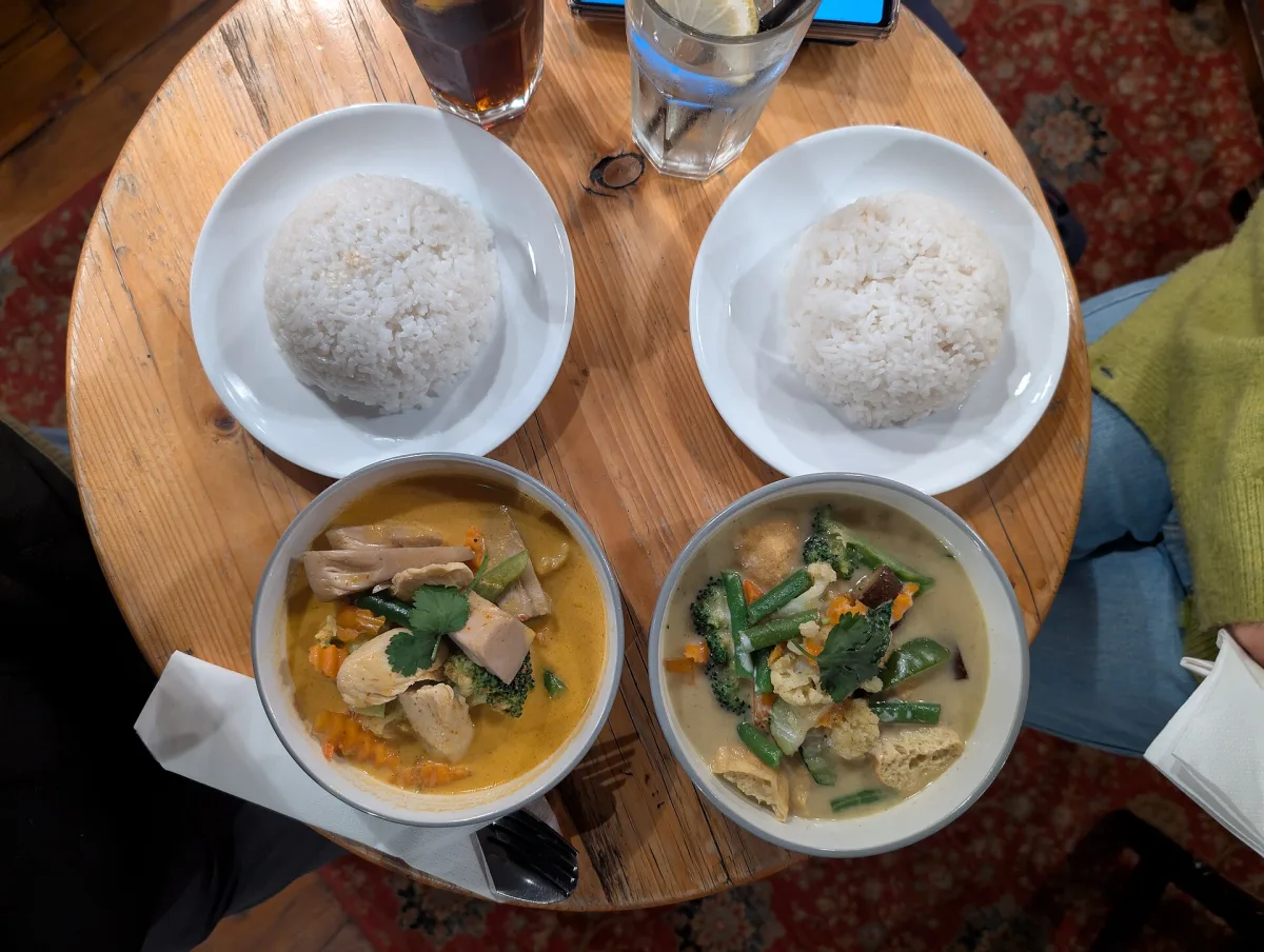 Curry verde thailandez cu pui