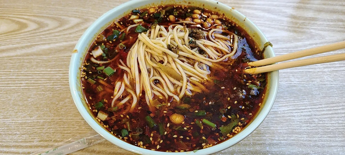 Dan dan noodles picante