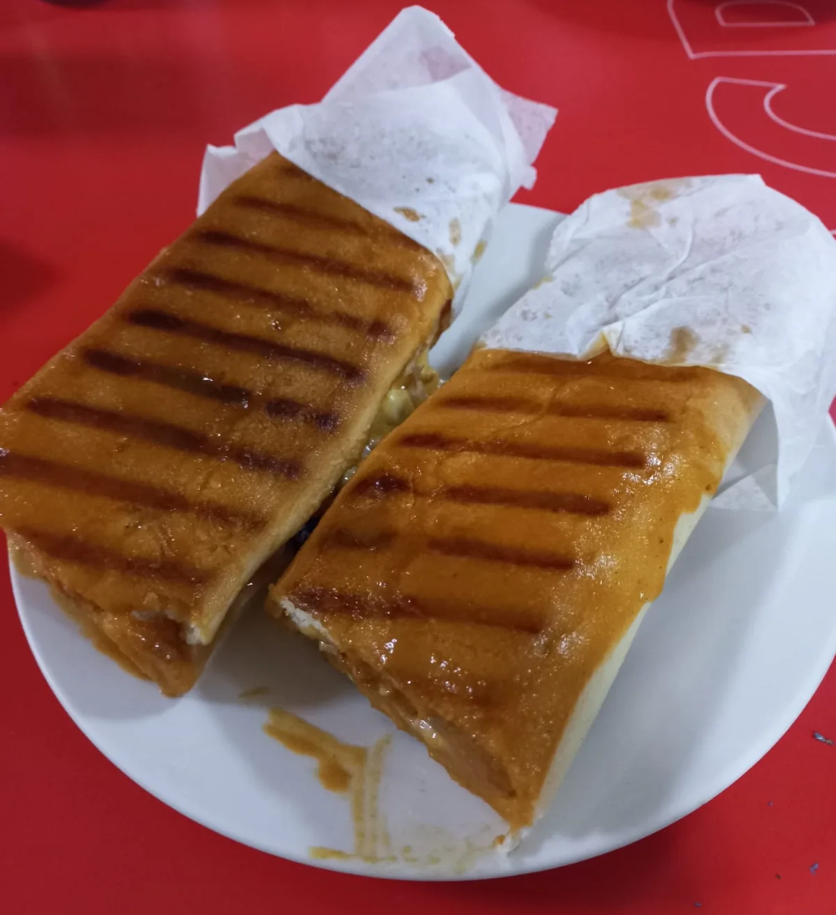 Francesinha — sandviș portughez