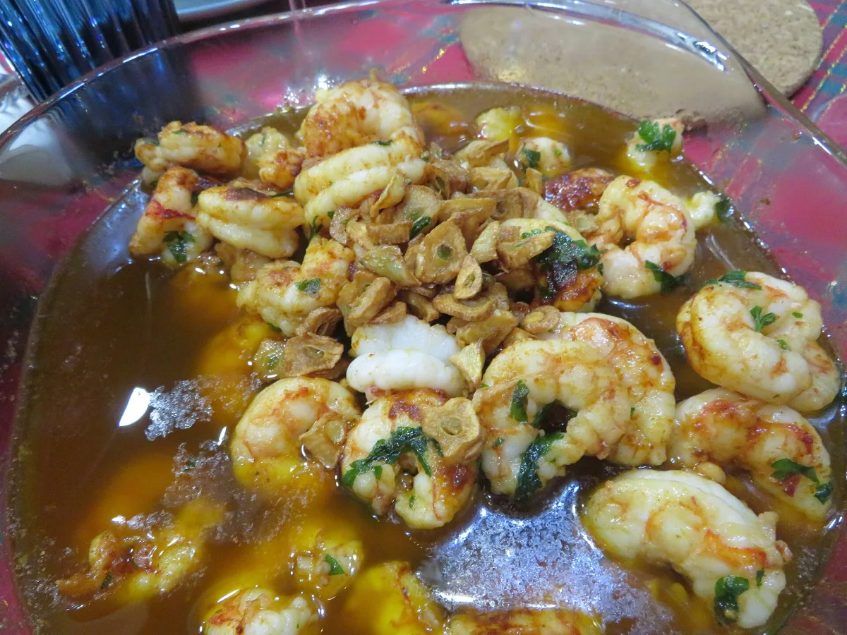 Gambas al ajillo - creveți cu usturoi