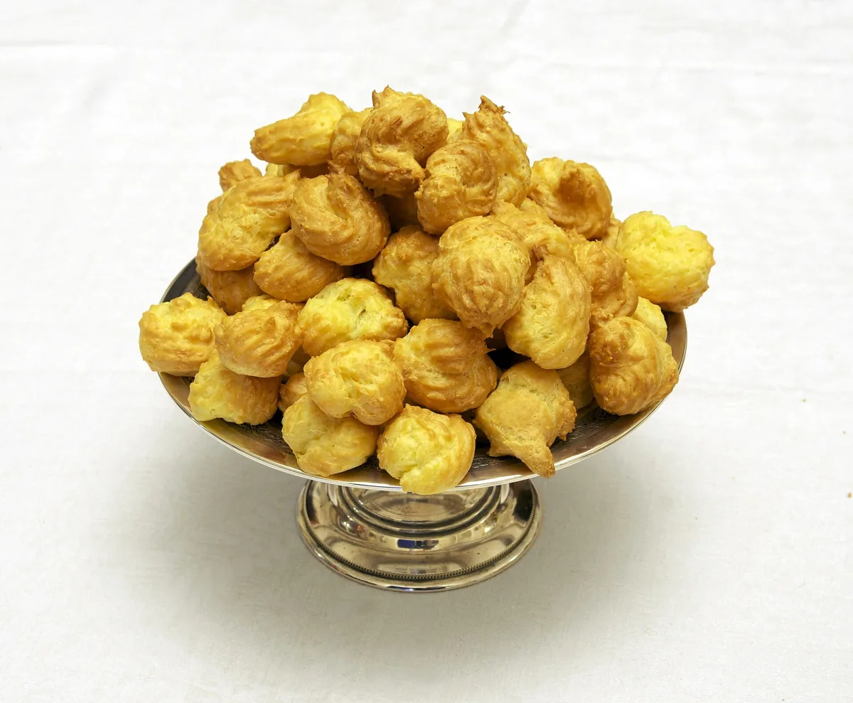 Gougères — choux cu brânză