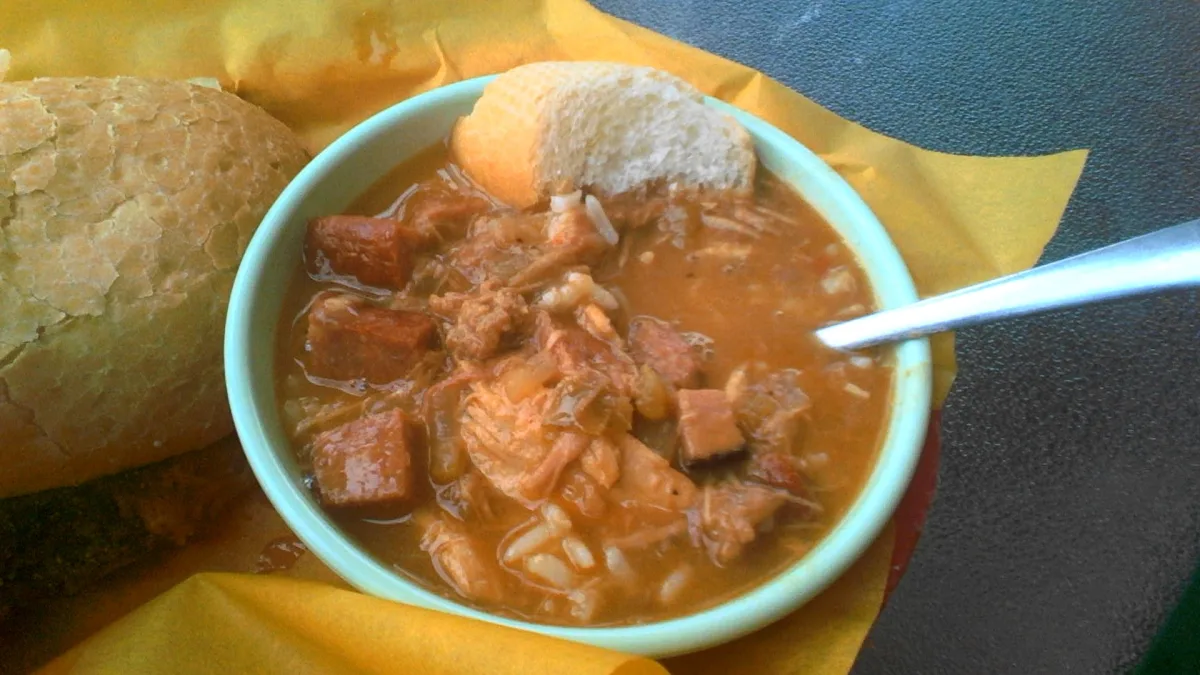 Gumbo cu roux închis