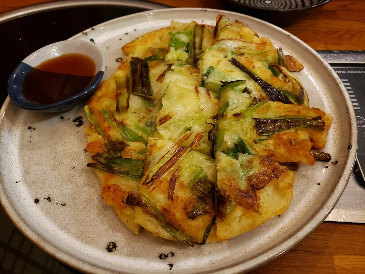 Haemul pajeon — clătită coreeană cu fructe de mare