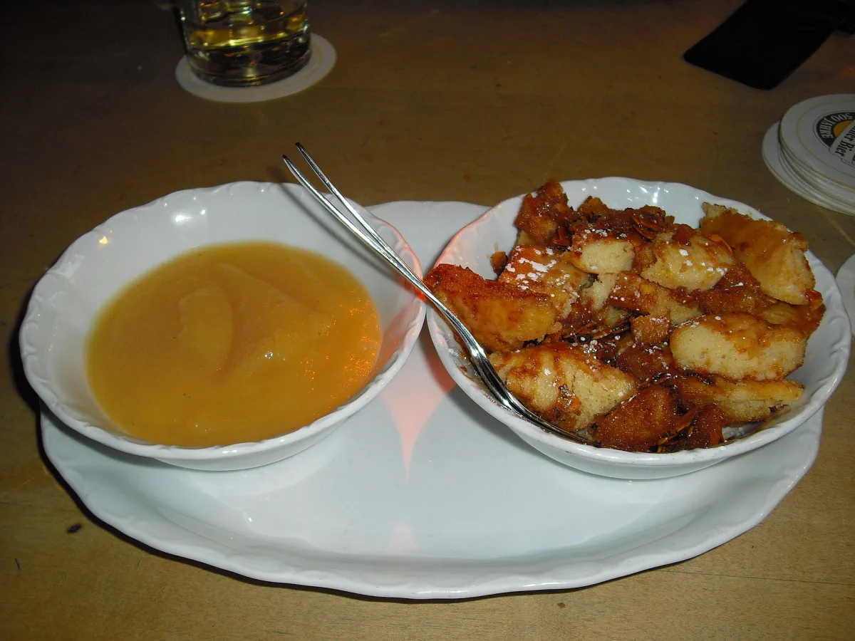 Kaiserschmarrn — clătită austriacă ruptă