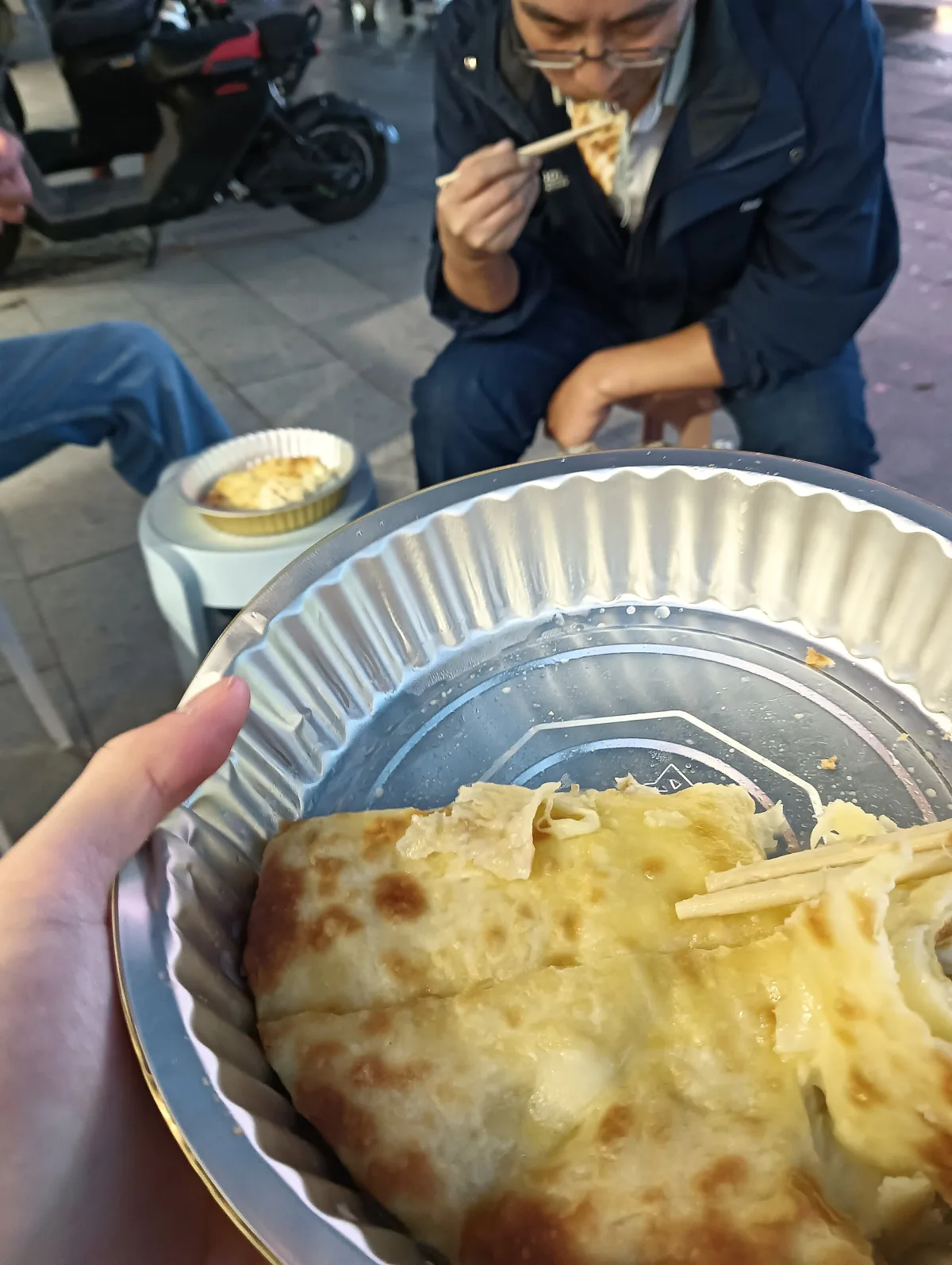 Khachapuri adjariană cu brânză și ou