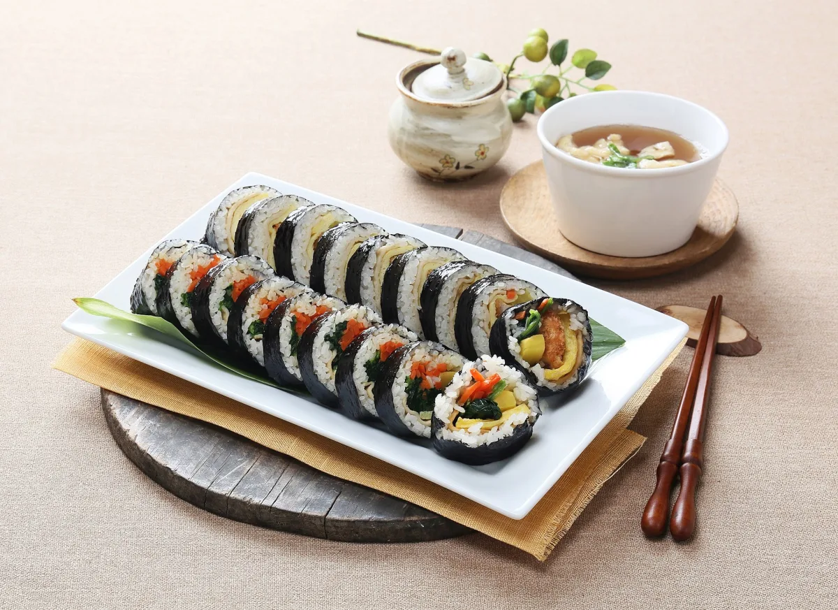 Kimbap — rulou coreean de orez