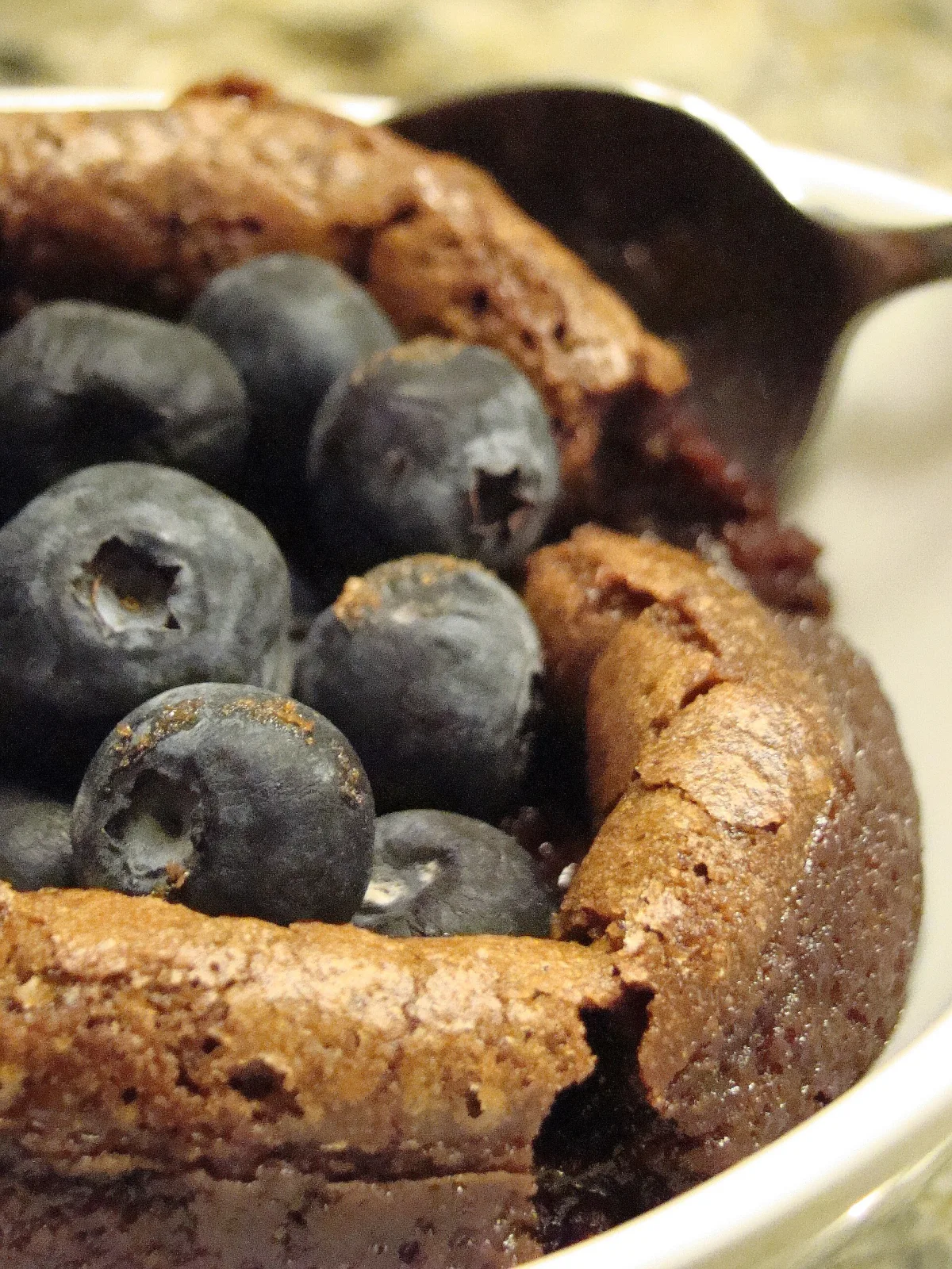 Lava cake cu inimă de ciocolată