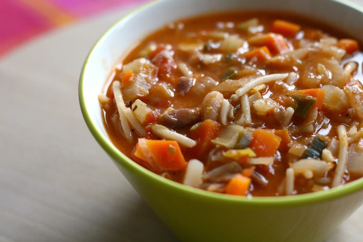 Minestrone cu legume și paste
