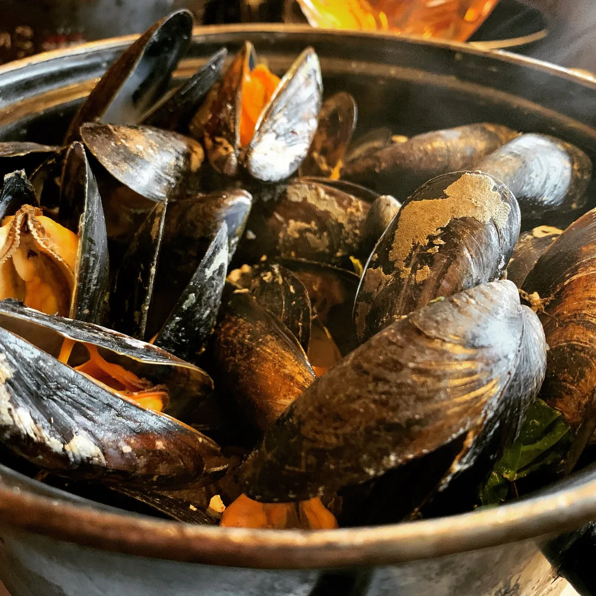 Moules marinières — midii în vin alb