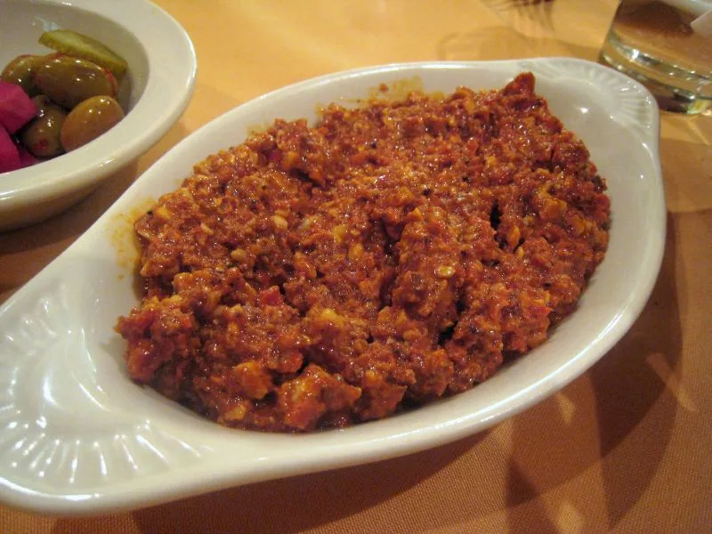 Muhammara — pastă de ardei și nucă