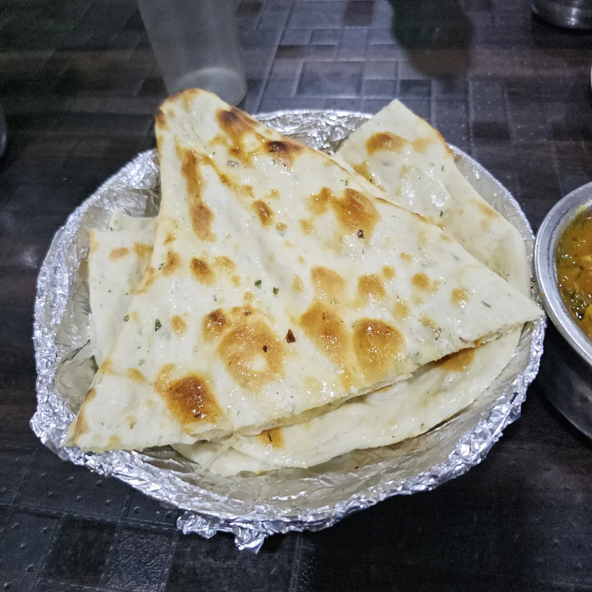 Naan indian cu usturoi