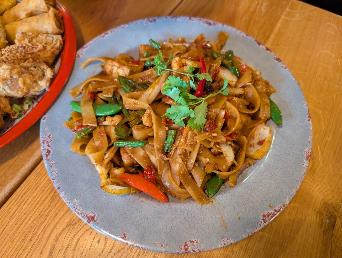 Pad kee mao — tăiței „beți" thailandezi