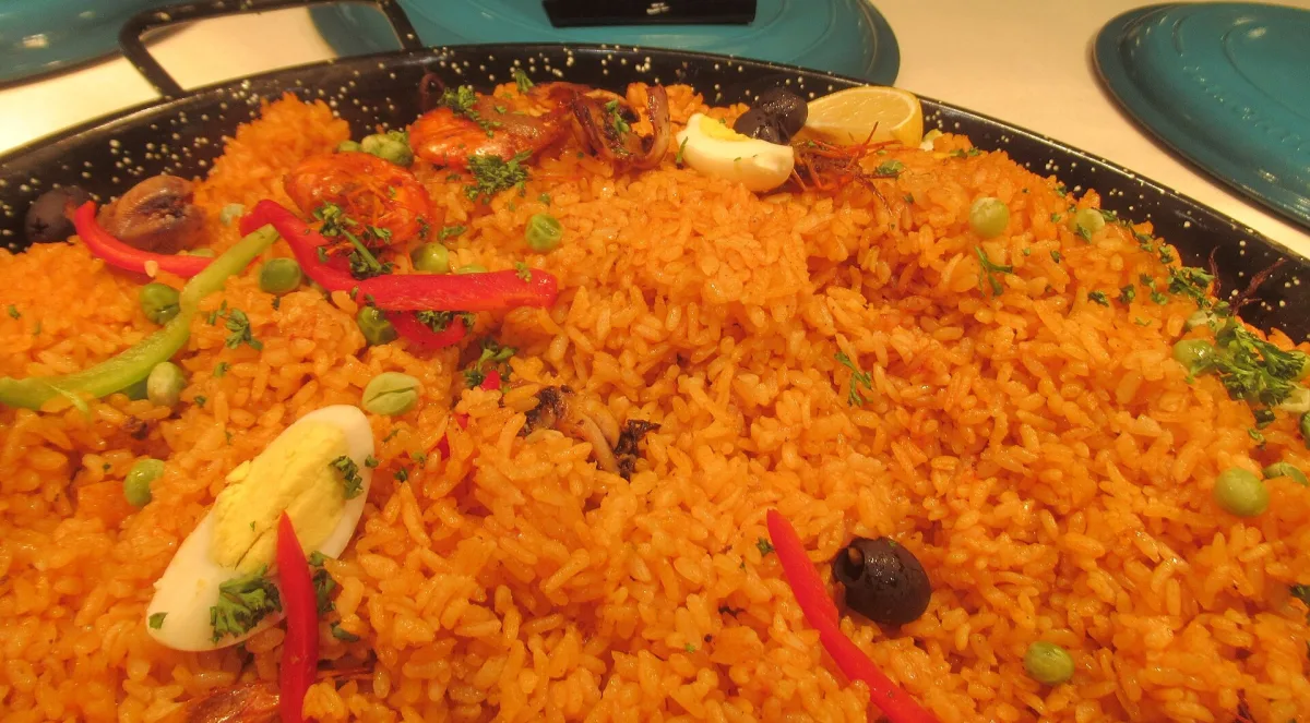 Paella cu pui și fructe de mare