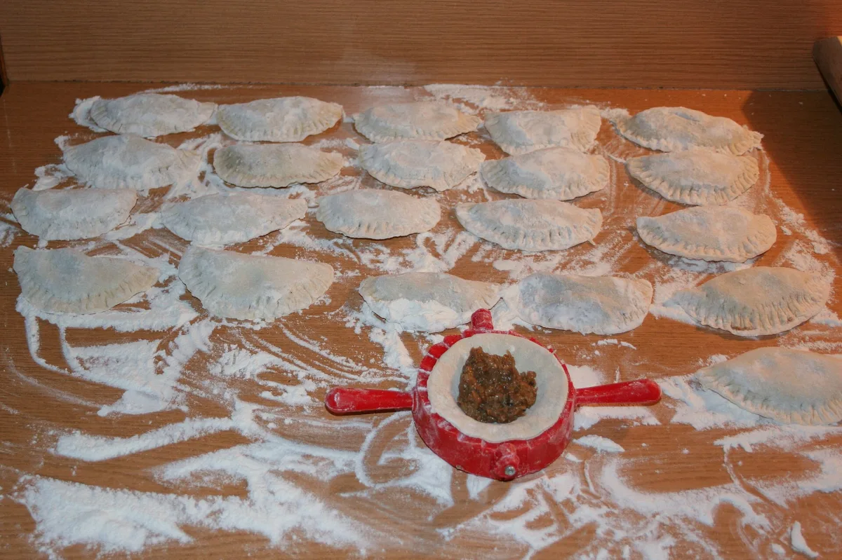 Pierogi polonezi cu cartofi și brânză