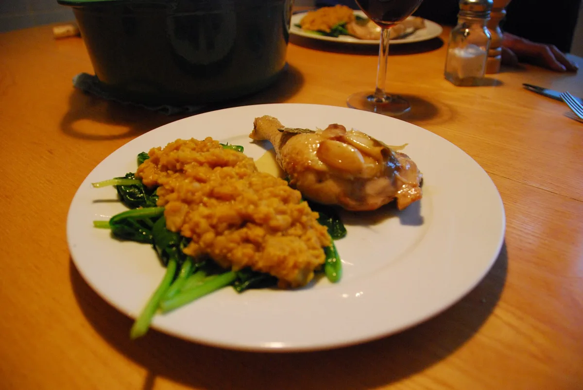 Pollo al ajillo — pui cu usturoi