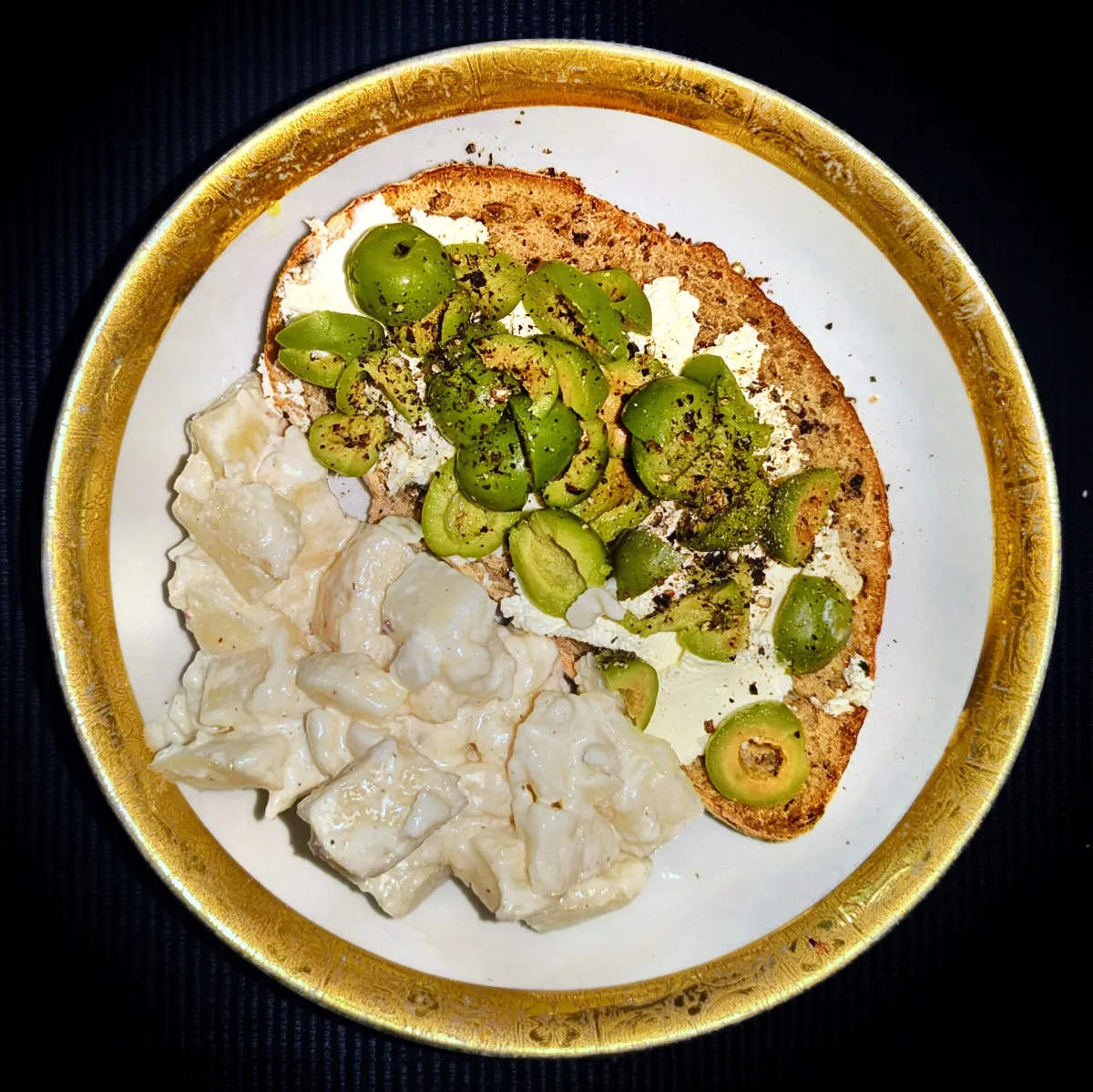 Salată orientală de cartofi