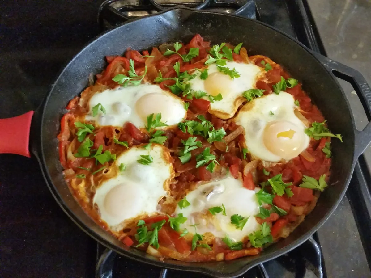 Shakshuka cu ouă și roșii