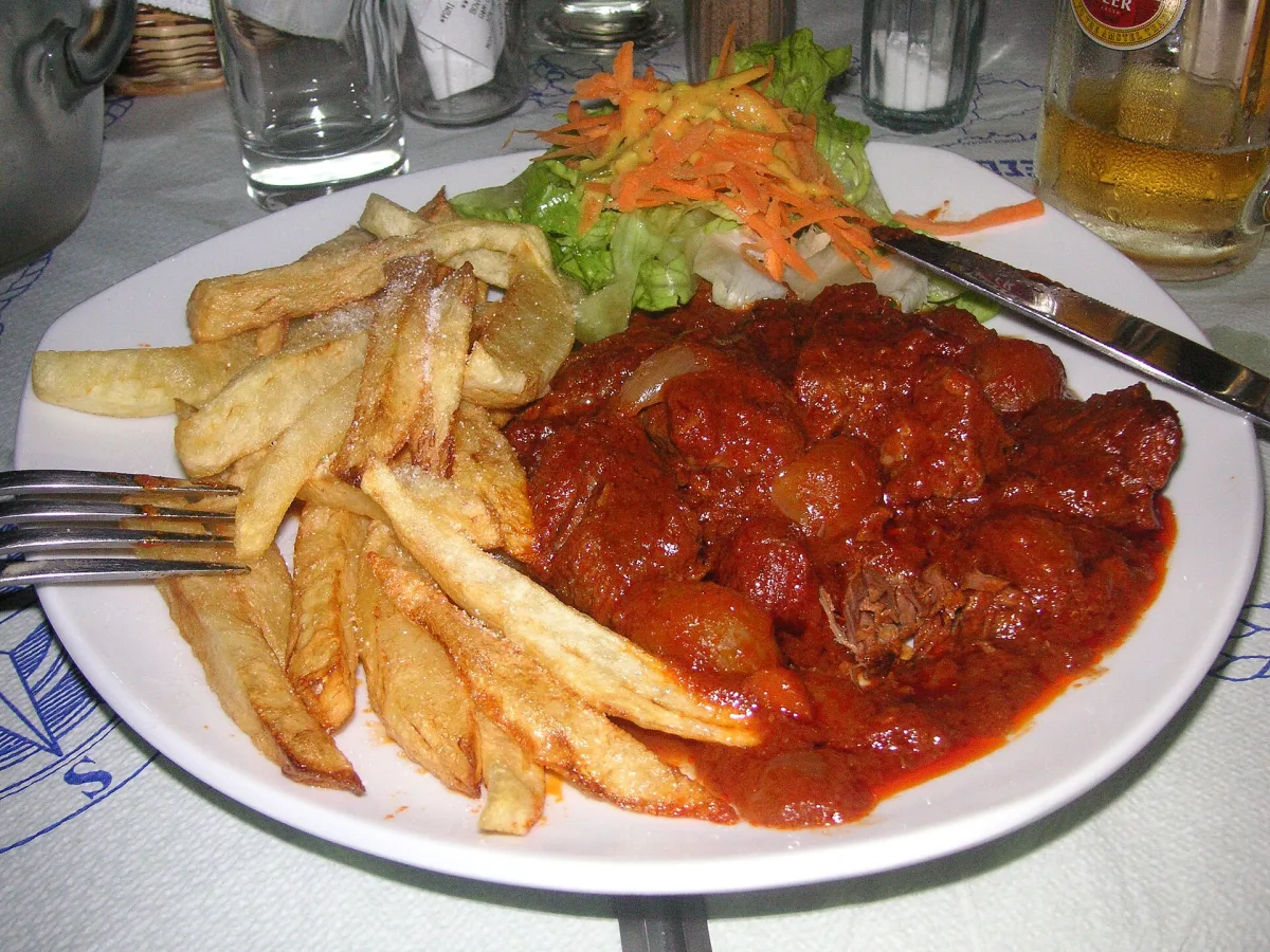 Stifado — tocană grecească cu ceapă