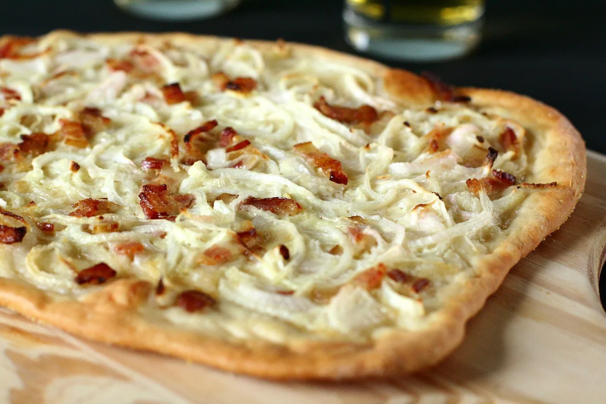 Tarte flambée alsaciană