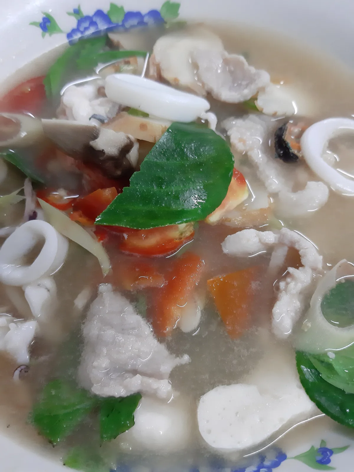 Tom yum cu creveți