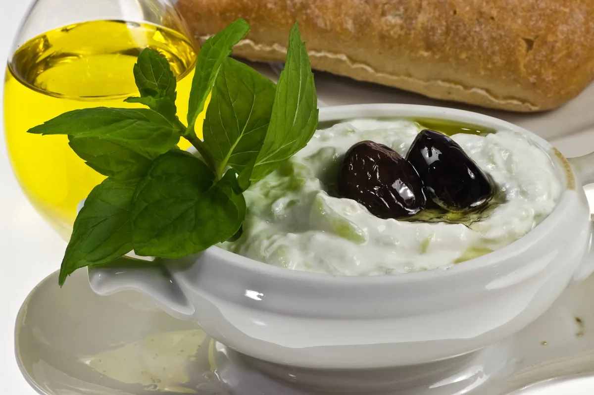 Tzatziki grecesc cu castraveți