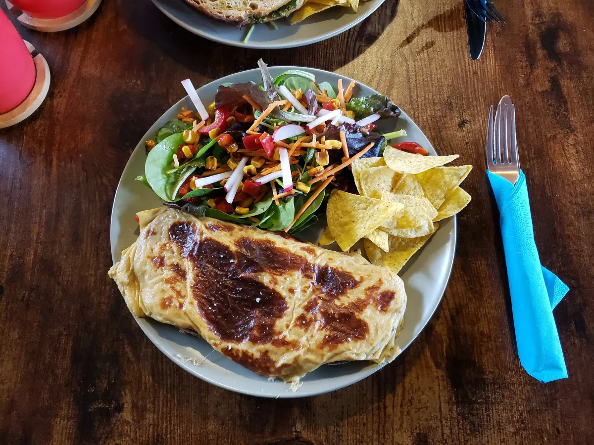 Welsh rarebit — pâine cu sos de brânză